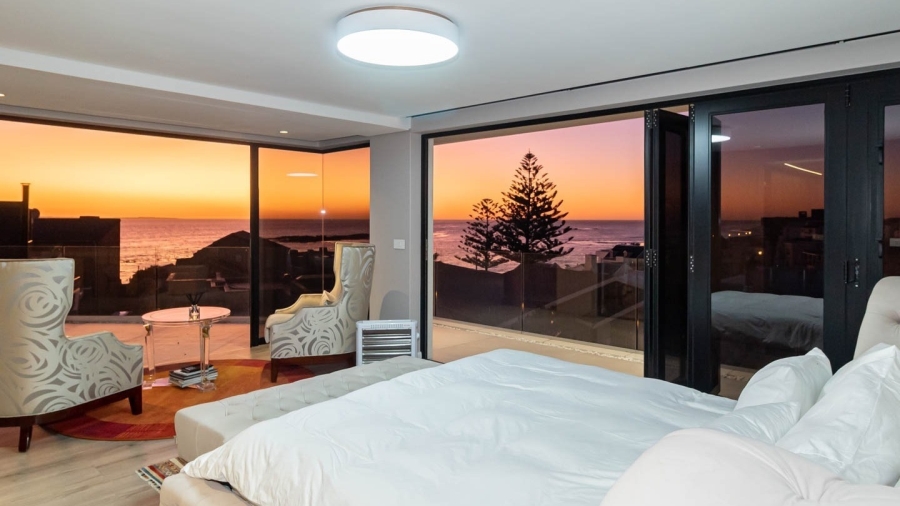 5 Bedroom Property for Sale in Bloubergstrand Western Cape